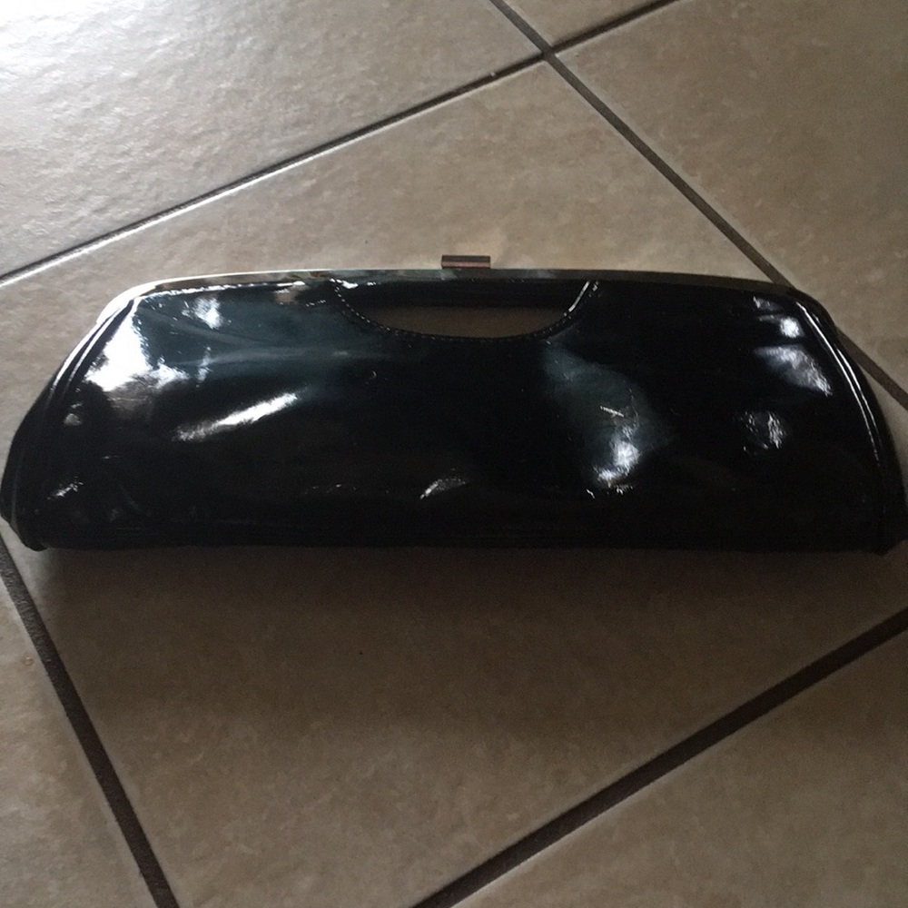 Medium black clutche